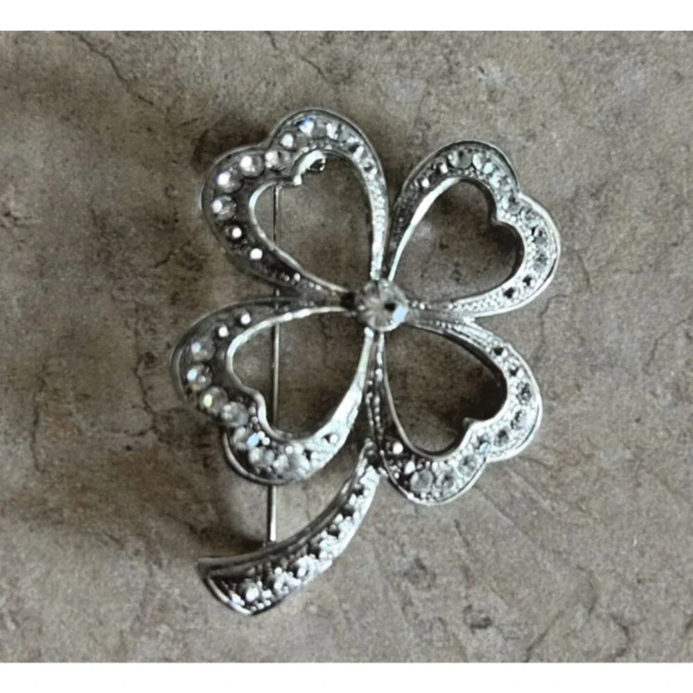 Vintage Silver Tone 4 Leaf Clover Pin/Brooch w/ Crystals